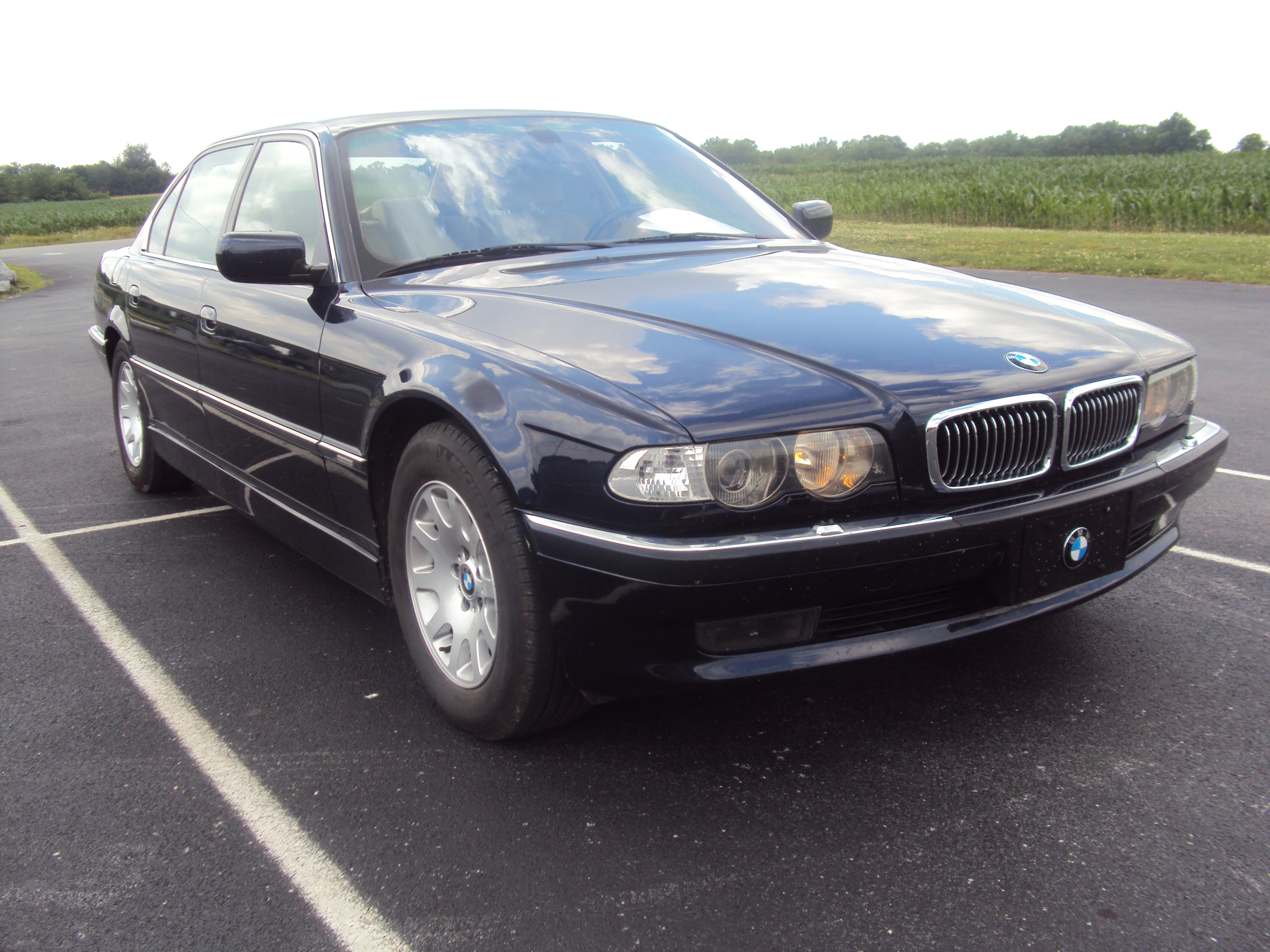2001 BMW 74OIL preview